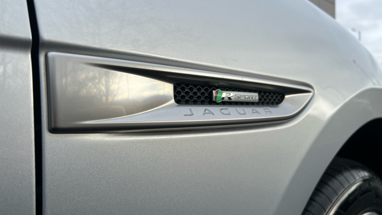 Jaguar F-Pace 2.0d R-Sport 5dr Auto AWD Diesel Estate